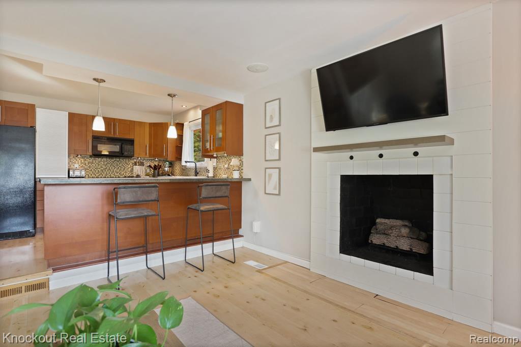 6157 Barker Circle, Waterford, MI 48329 — Photo 21