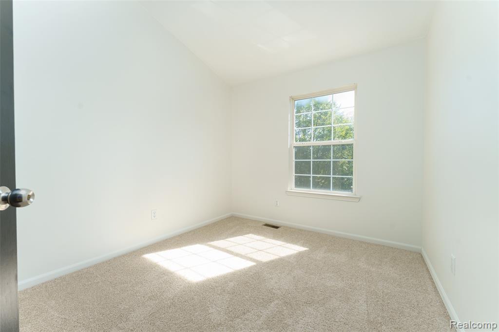 3307 Pond Ridge Drive, Holly, MI 48442 — Photo 13