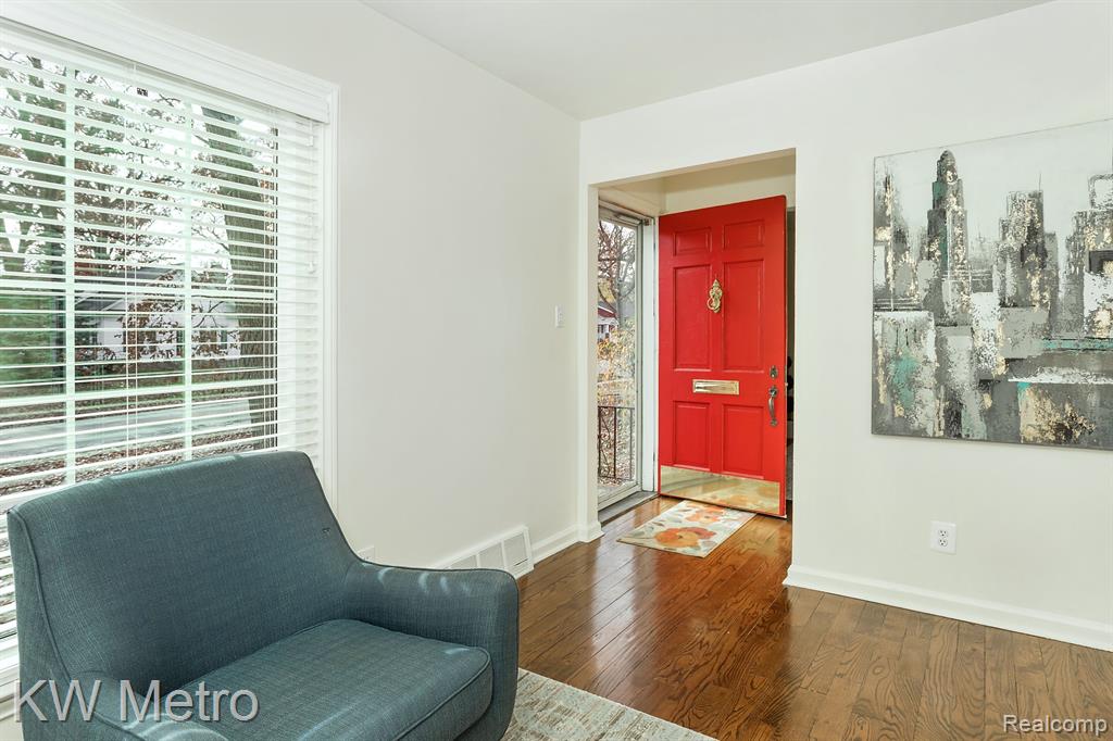 620 CATALPA Drive, Royal Oak, MI 48067 — Photo 2
