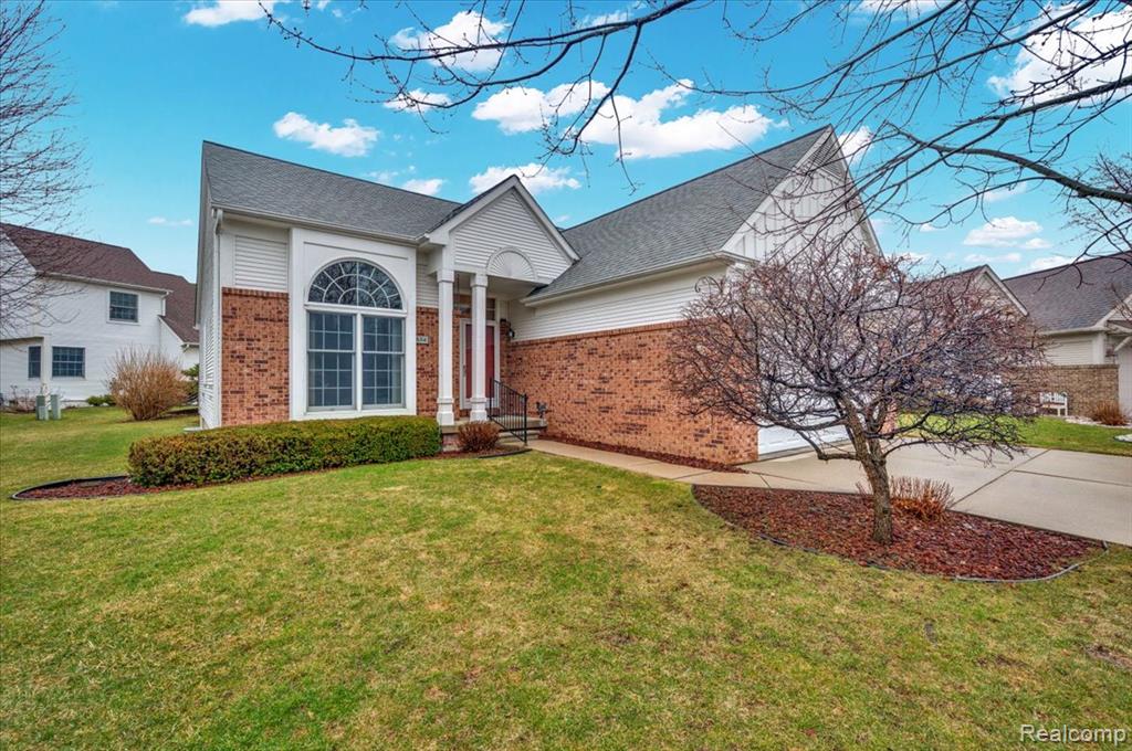 634 Eastway Circle, Lapeer, MI 48446 — front exterior