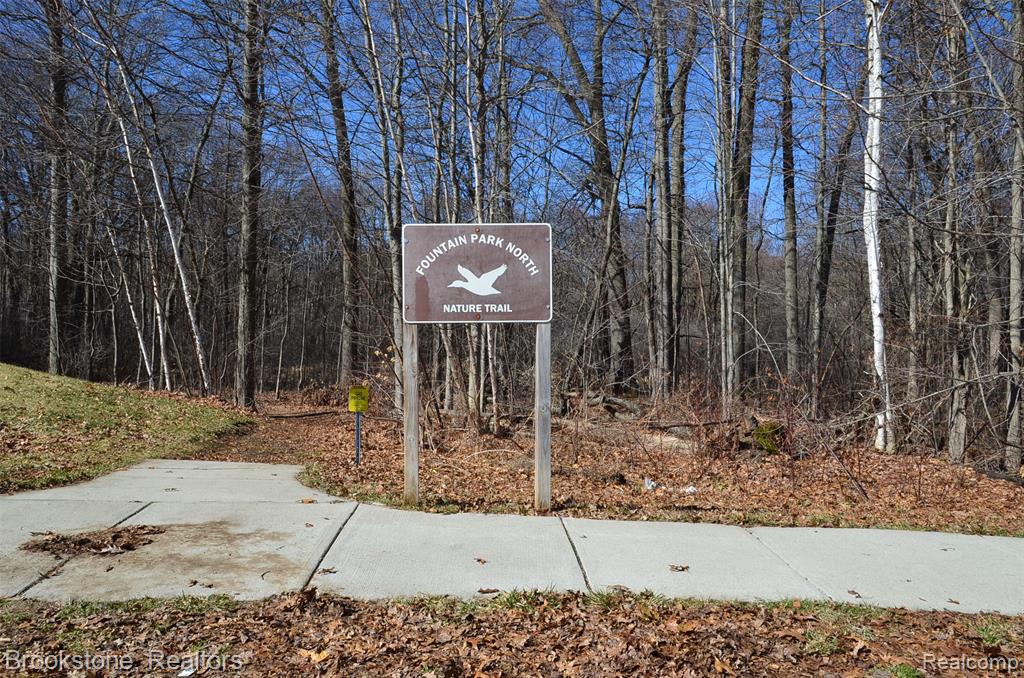 350 Fountain Park Drive, Waterford, MI 48327 — Photo 38