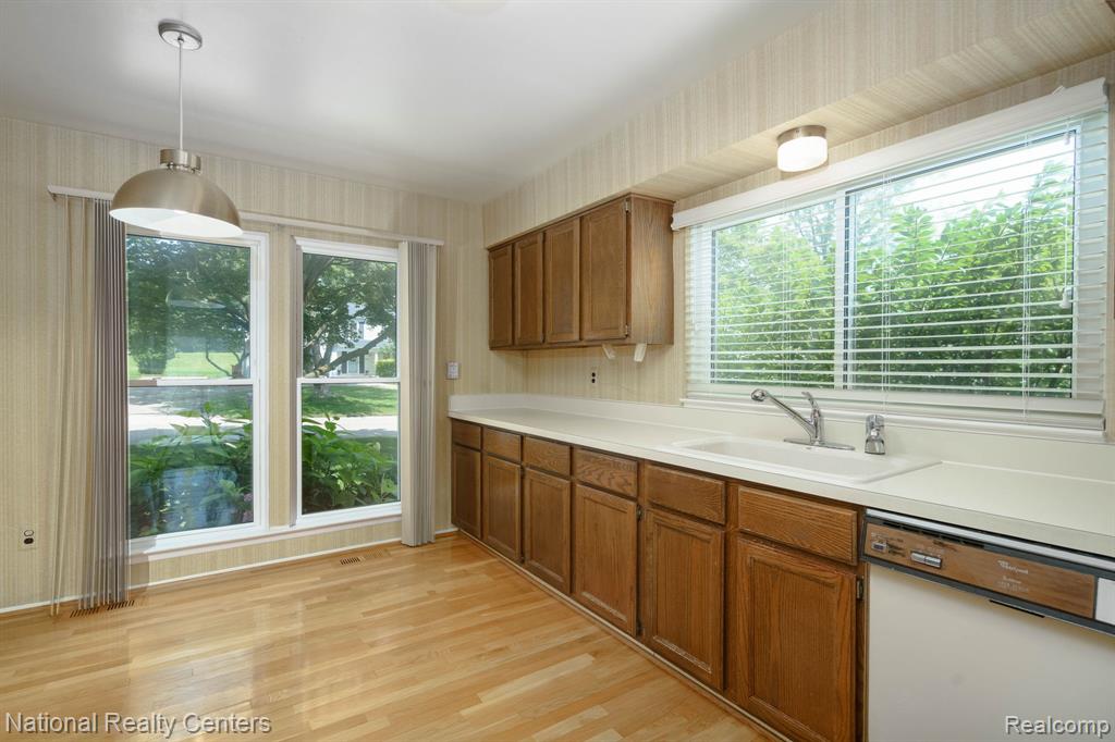 5459 N Piccadilly, West Bloomfield, MI — Photo 26