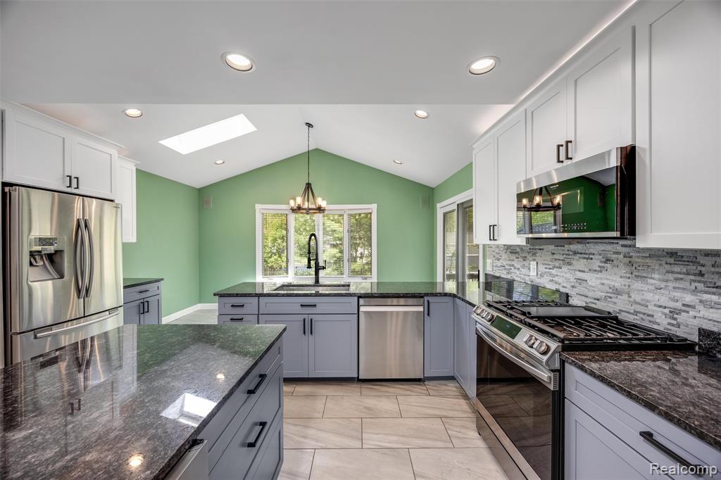 3600 Woodview Avenue, West Bloomfield, MI 48324 — Photo 9