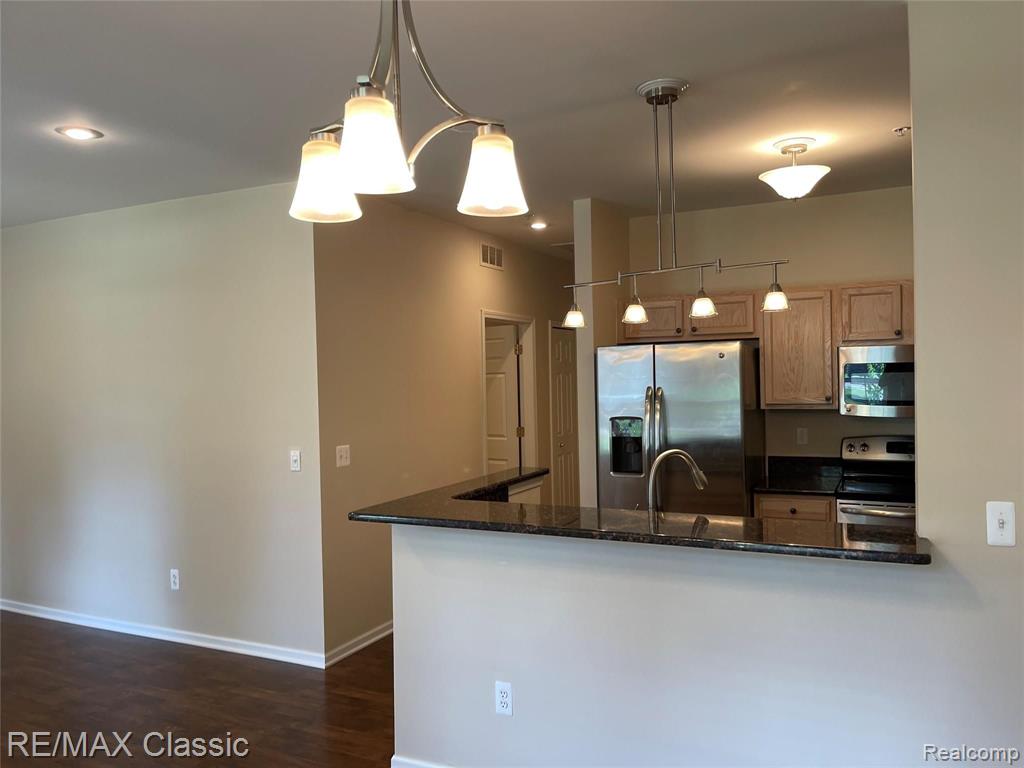 530 RED OAK Court, Walled Lake, MI 48390 — Photo 7