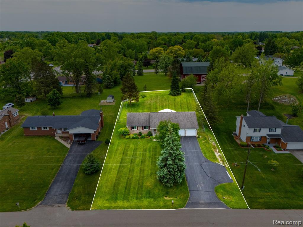 2482 Valley Lane Drive, Grand Blanc, MI 48439 — Photo 41