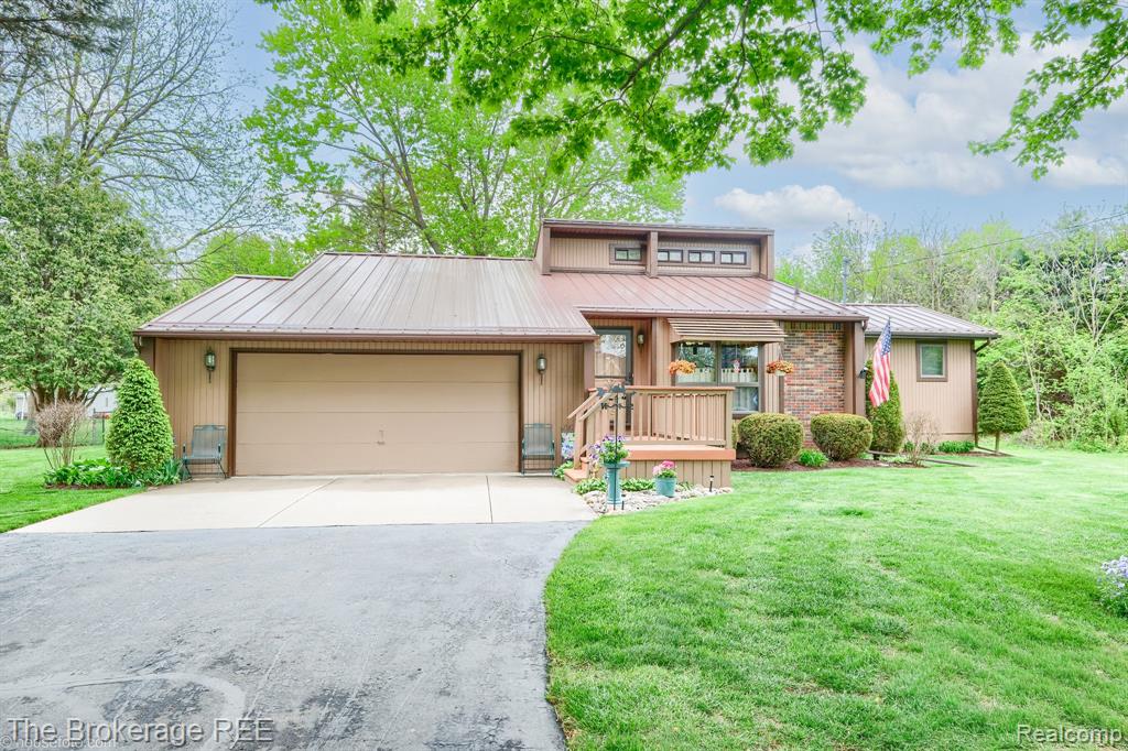 2390 N Vassar Road, Davison, MI 48423 — front exterior