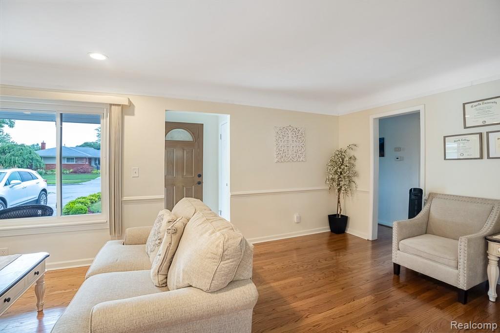 8100 Lochdale Street, Dearborn Heights, MI 48127 — Photo 49