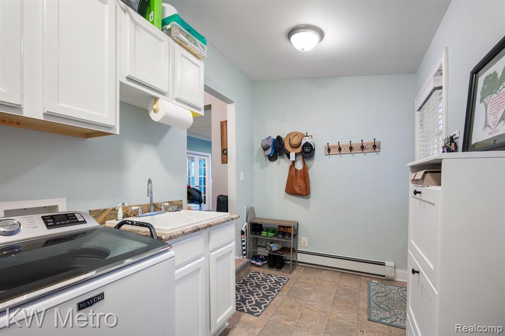 735 E HURON Street, Milford, MI 48381 — Photo 18