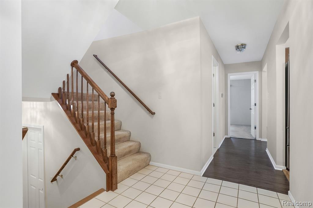 1000 PINEWOOD, Brighton, MI 48116 — Photo 7