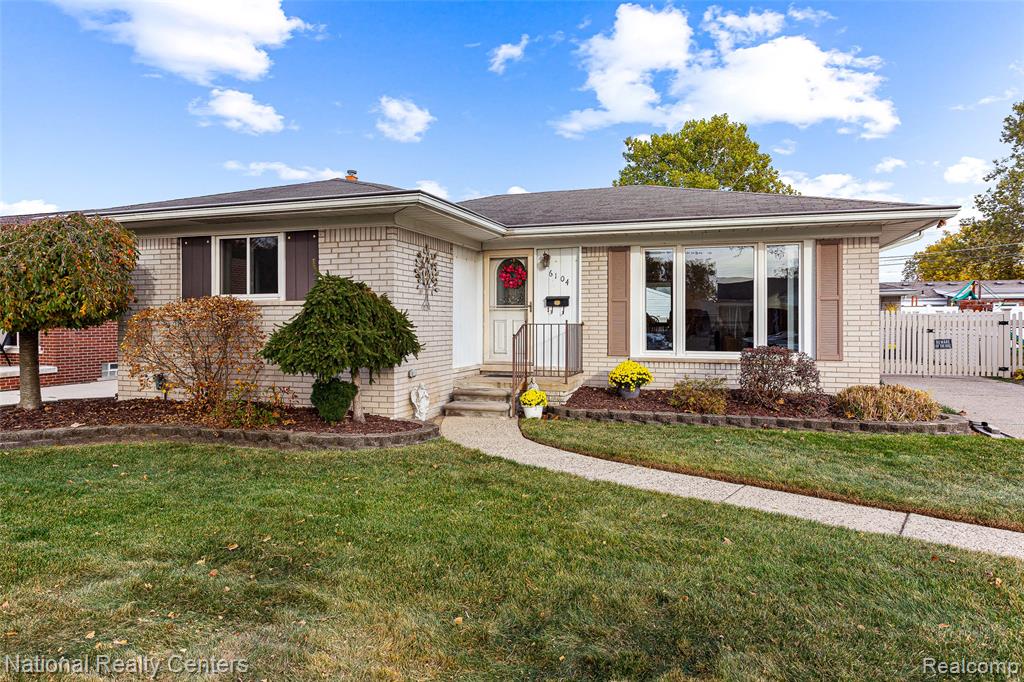 6104 Ardmore Park Circle, Dearborn Heights, MI 48127 — Photo 38