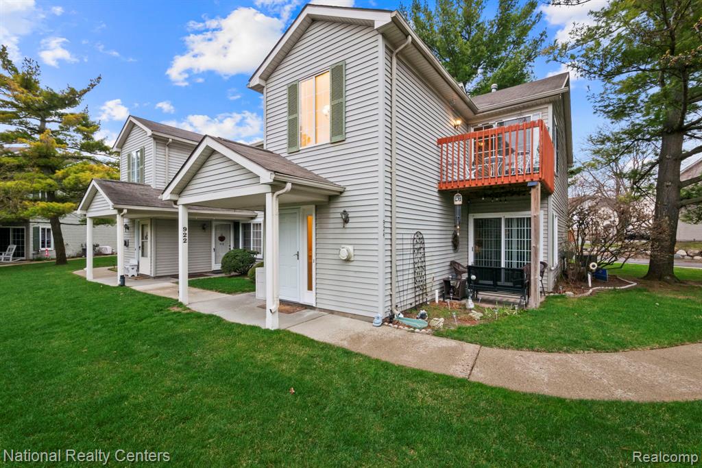 924 Saybrook Drive, Waterford, MI 48327 — Photo 2