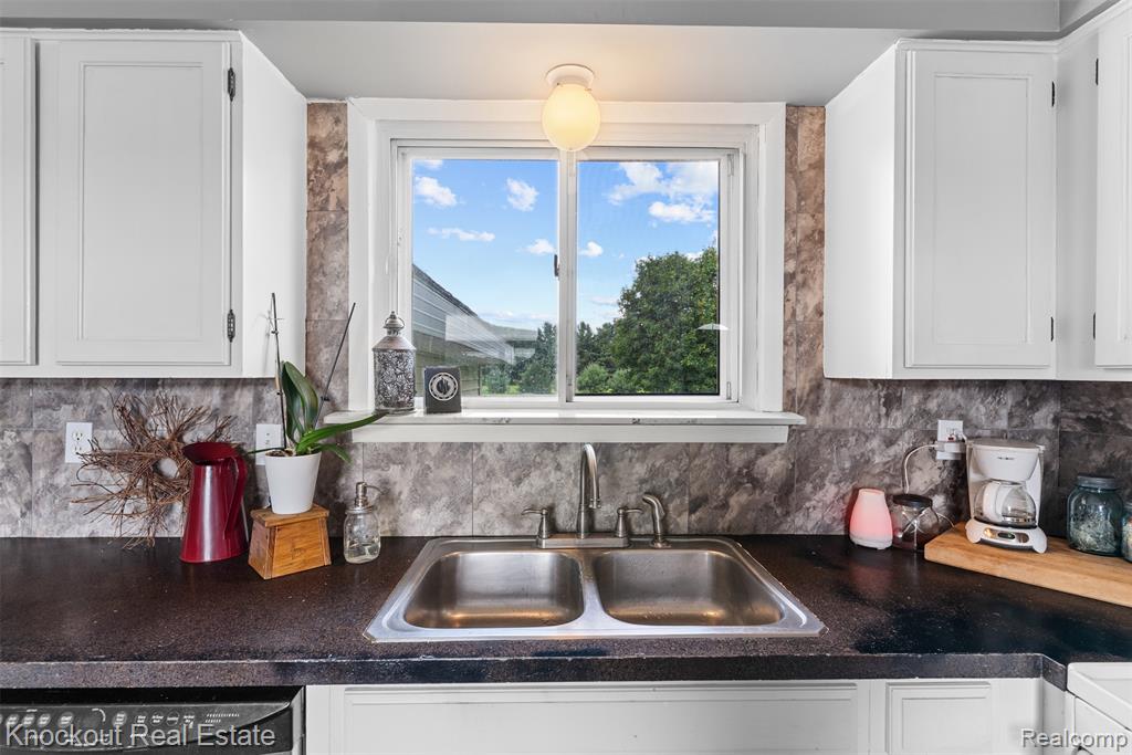 8058 Stanley Road, Flushing, MI 48433 — Photo 11