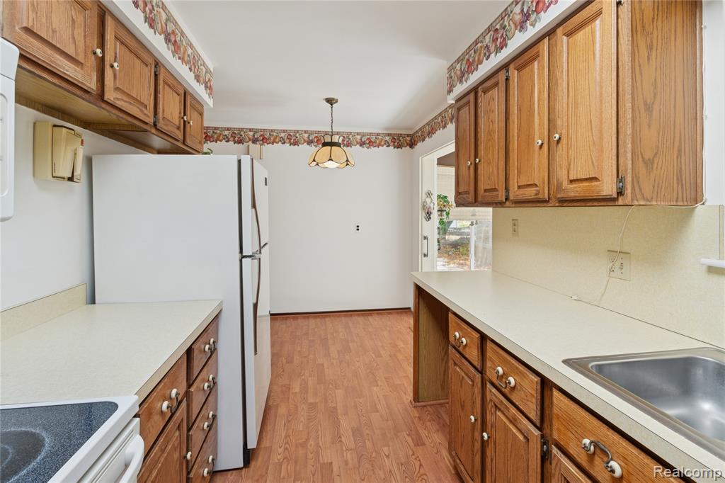 536 Rewold Drive, Rochester, MI 48307 — Photo 10