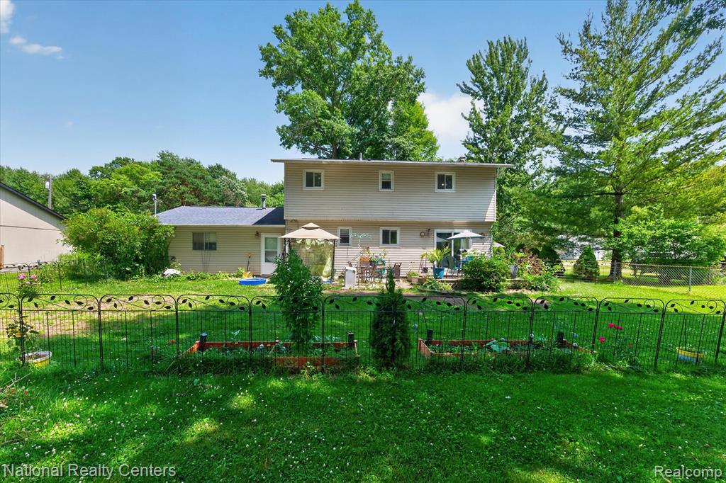 9472 Lakepointe Boulevard, Clay, MI 48001 — Photo 34