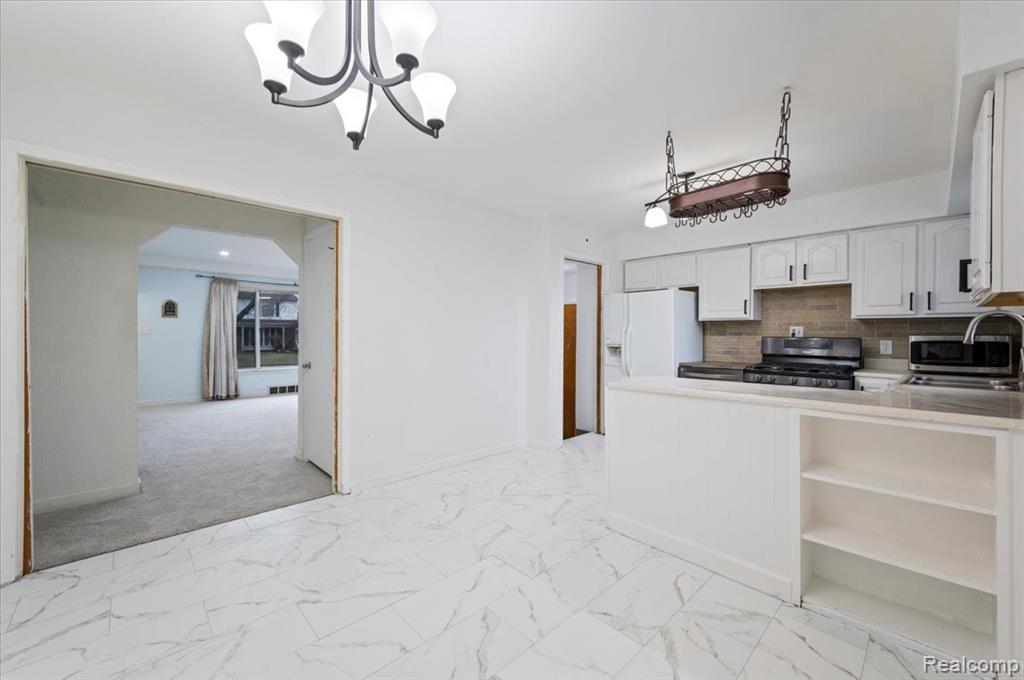 8457 Menge, Center Line, MI 48015 — Photo 16
