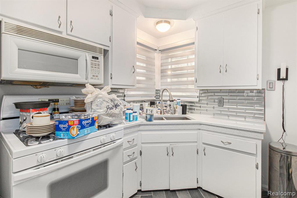 9609 Stout Street, Detroit, MI 48228 — Photo 11
