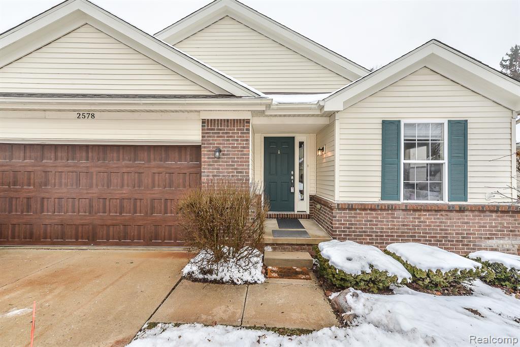 2578 SIGNATURE Circle, Pinckney, MI 48169 — Photo 7