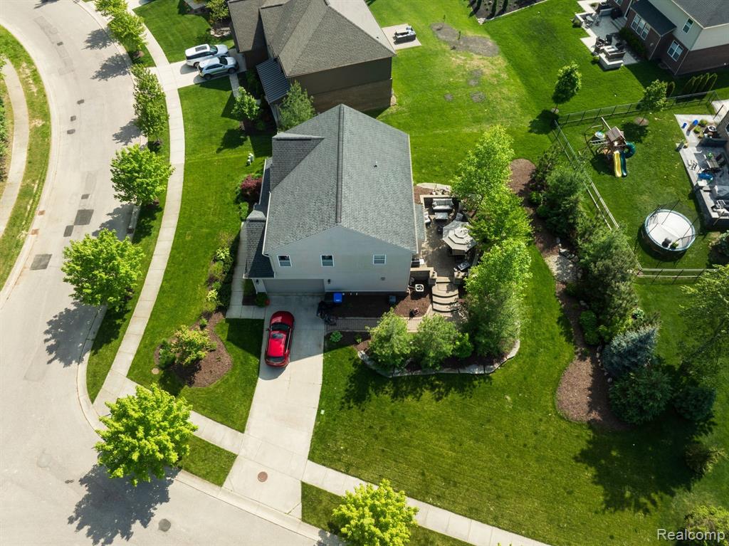 551 HUDSON Circle, South Lyon, MI 48178 — Photo 2