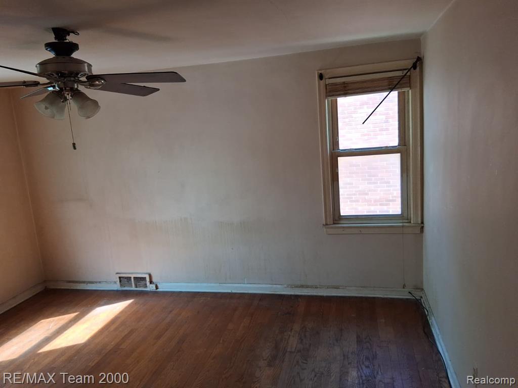 5228 Hillcrest Street, Detroit, MI 48236 — Photo 12