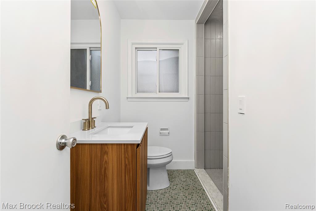 2724 Alveston Drive, Bloomfield, MI 48304 — Photo 22