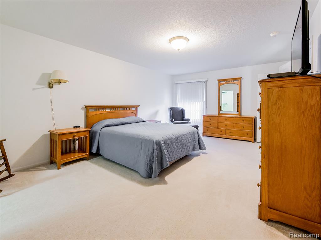 8011 WOODSTONE Drive, Grand Blanc, MI 48439 — Photo 19