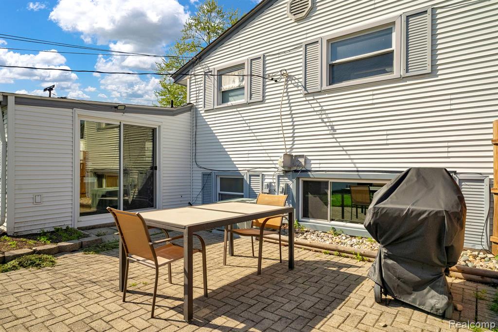 9749 Sylvester Street, Taylor, MI 48180 — Photo 44