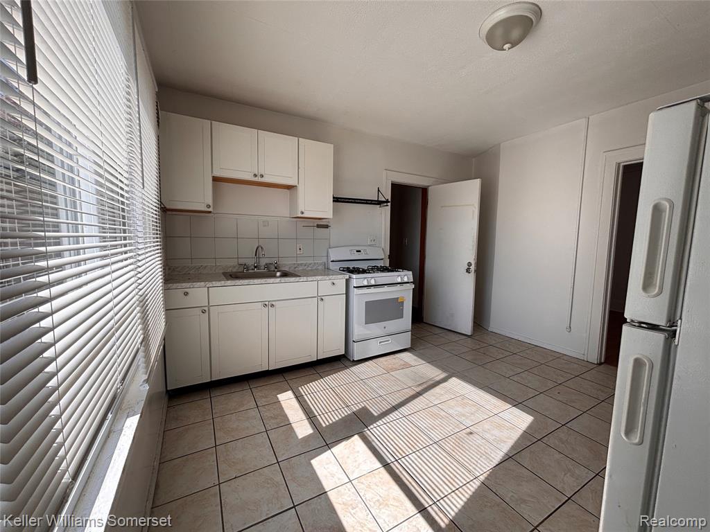 4224 Lois Street, Dearborn, MI 48126 — Photo 4