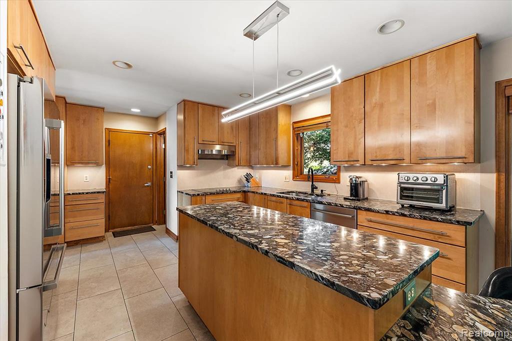 7315 Lindenmere Drive, Bloomfield Hills, MI 48301 — Photo 12