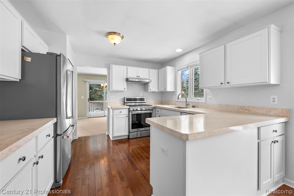 40121 Streamwood Court, Sterling Heights, MI 48310 — Photo 11