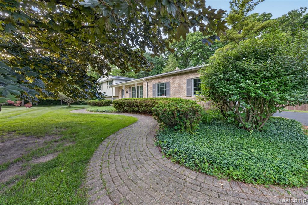 9144 Deer Park Court, Fenton, MI 48430 — Photo 3