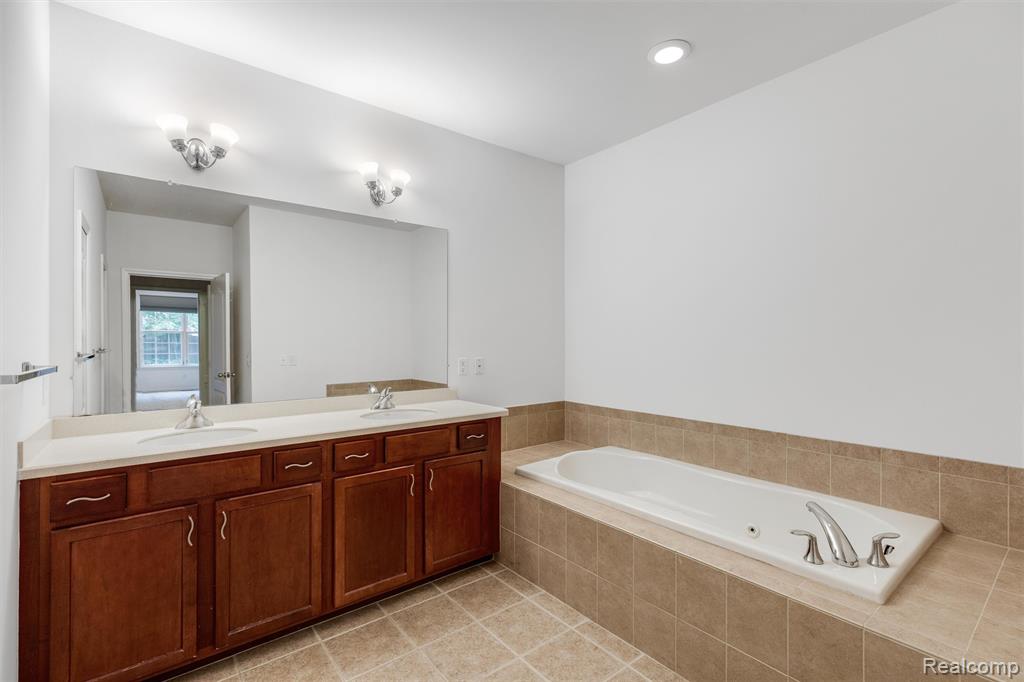 1341 Hollins Hall Lane, Troy, MI 48085 — Photo 16