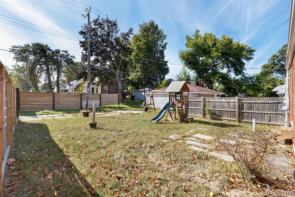 19003 Curtis Street, Detroit, MI 48219 — Photo 23