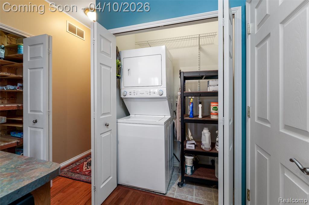 203 Jotham Avenue, Auburn Hills, MI 48326 — Photo 16