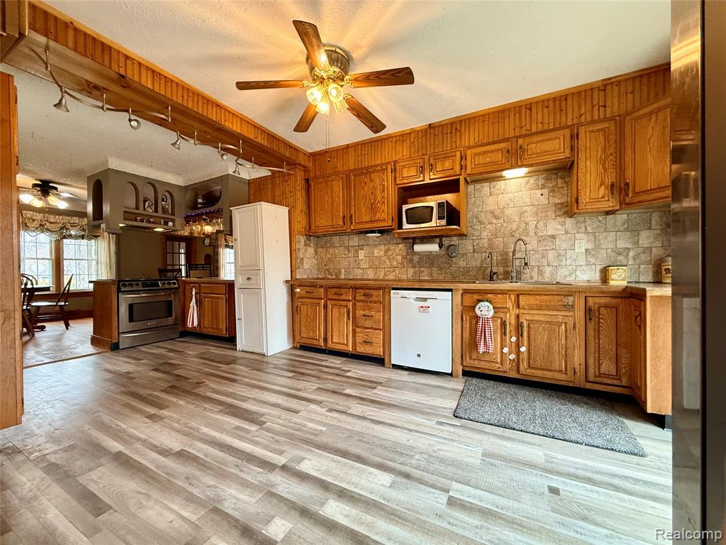 3194 S Vassar Road, Burton, MI 48519 — Photo 6