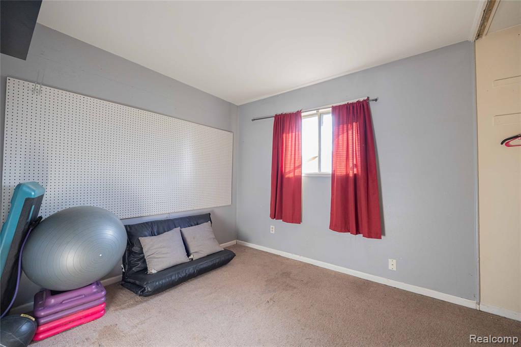 23300 N Brookside Drive, Dearborn Heights, MI 48125 — Photo 17
