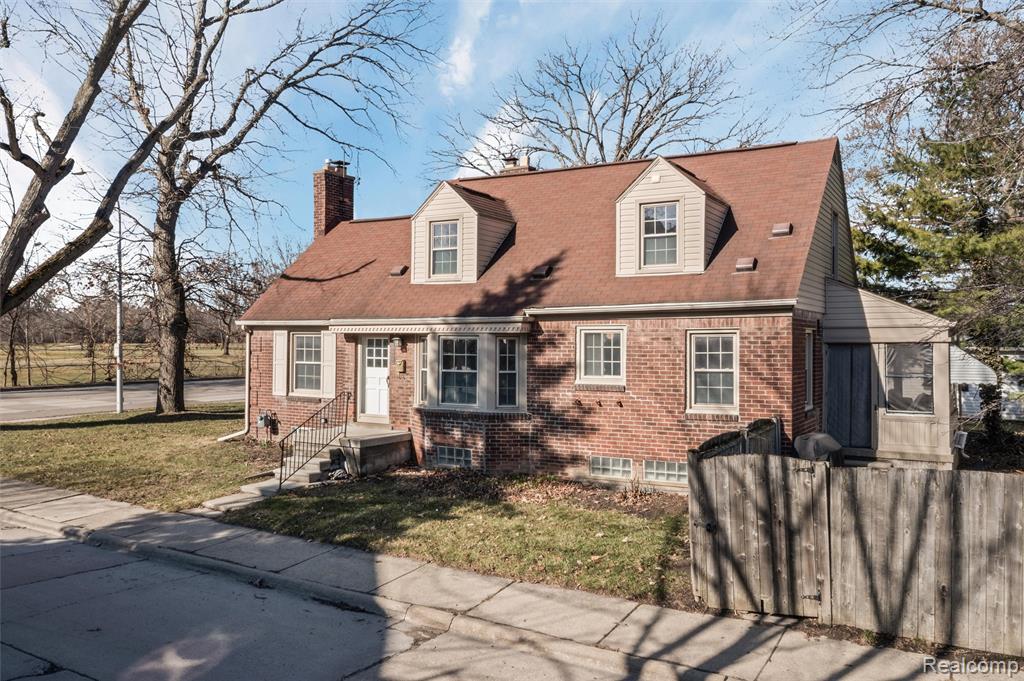 20701 Toles Lane, Grosse Pointe Woods, MI 48236 — Photo 2
