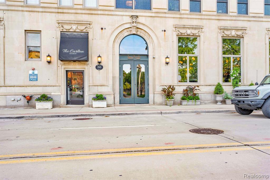 246 Edmund Place, Detroit, MI 48201 — Photo 37