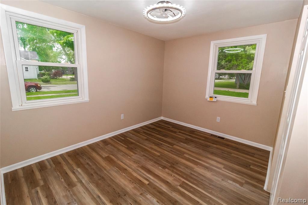 519 S Elm Street, Lapeer, MI 48446 — Photo 19