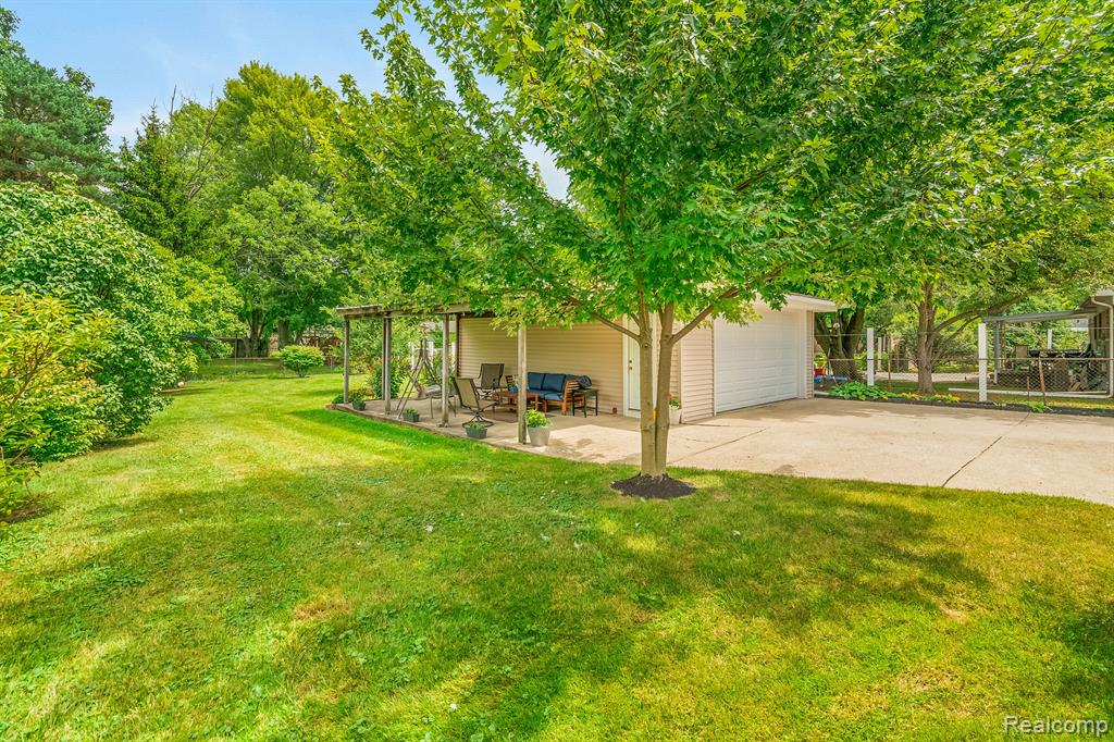 9705 HAMILTON Street, Belleville, MI 48111 — Photo 27