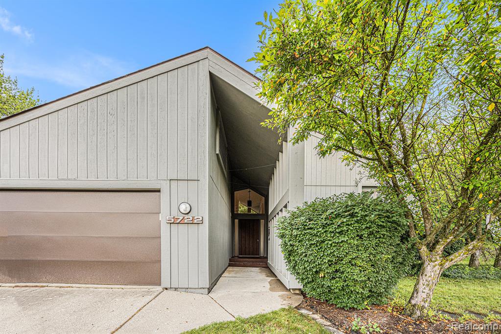 5722 Perrytown Drive, West Bloomfield, MI — Photo 5