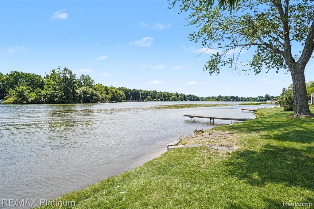 11624 ISLAND COURT, Hartland, MI 48353 — Photo 22
