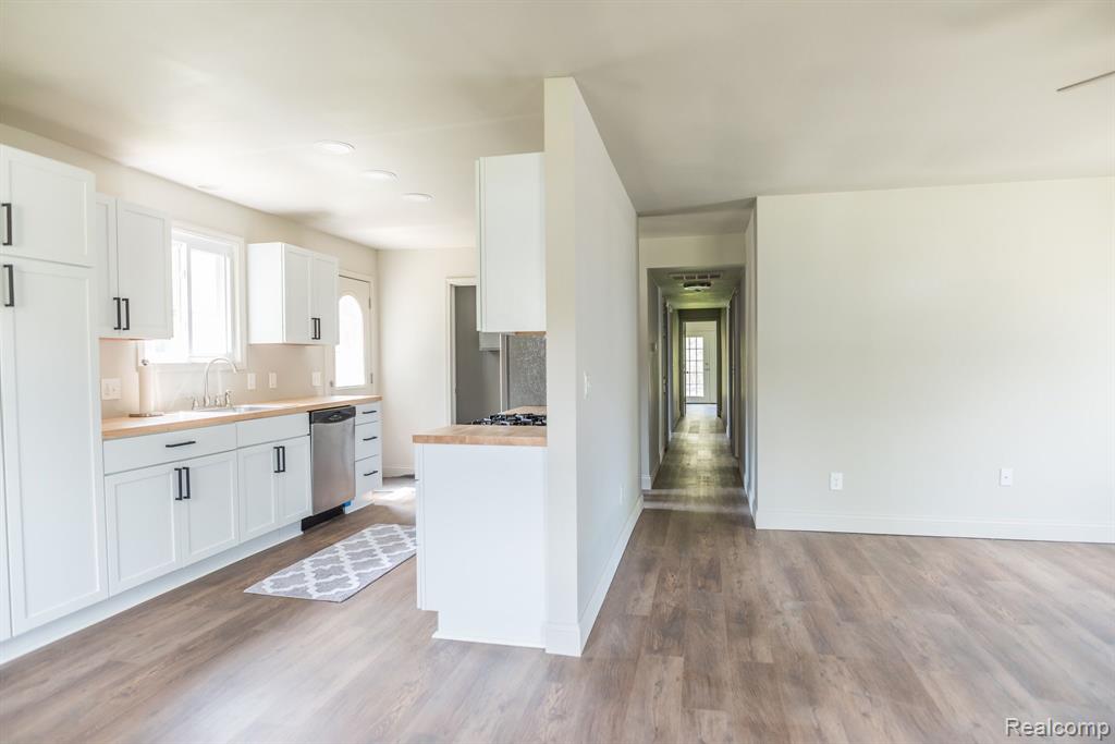 9114 ISLAND Drive, Clay, MI 48001 — Photo 15