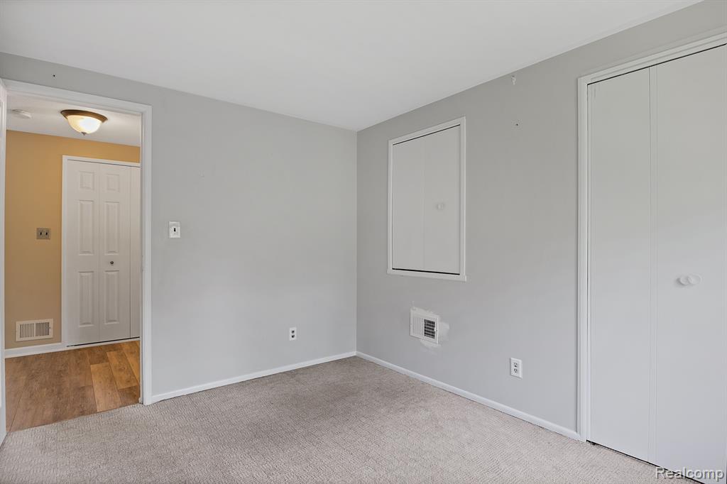 54655 PONTIAC Trail, Milford, MI 48381 — Photo 15