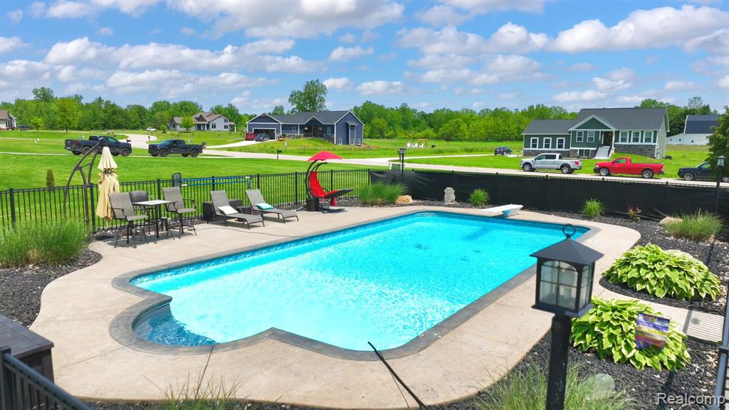 5015 LINDEMERE Drive, Fowlerville, MI 48836 — Photo 48