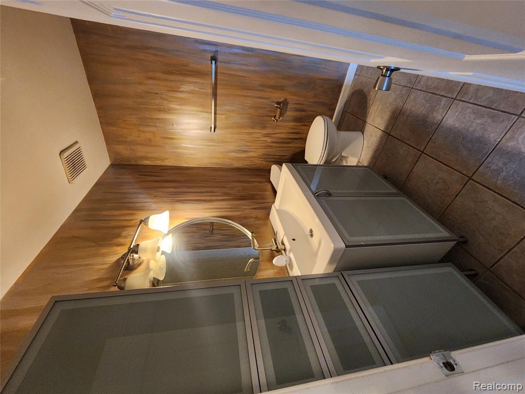 19400 W 11 Mile Road, Lathrup Village, MI 48076 — Photo 39