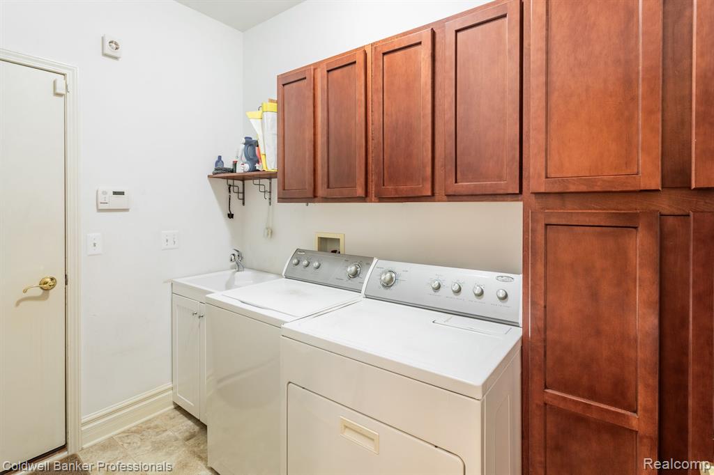 26270 VALHALLA Drive, Farmington Hills, MI 48331 — Photo 35