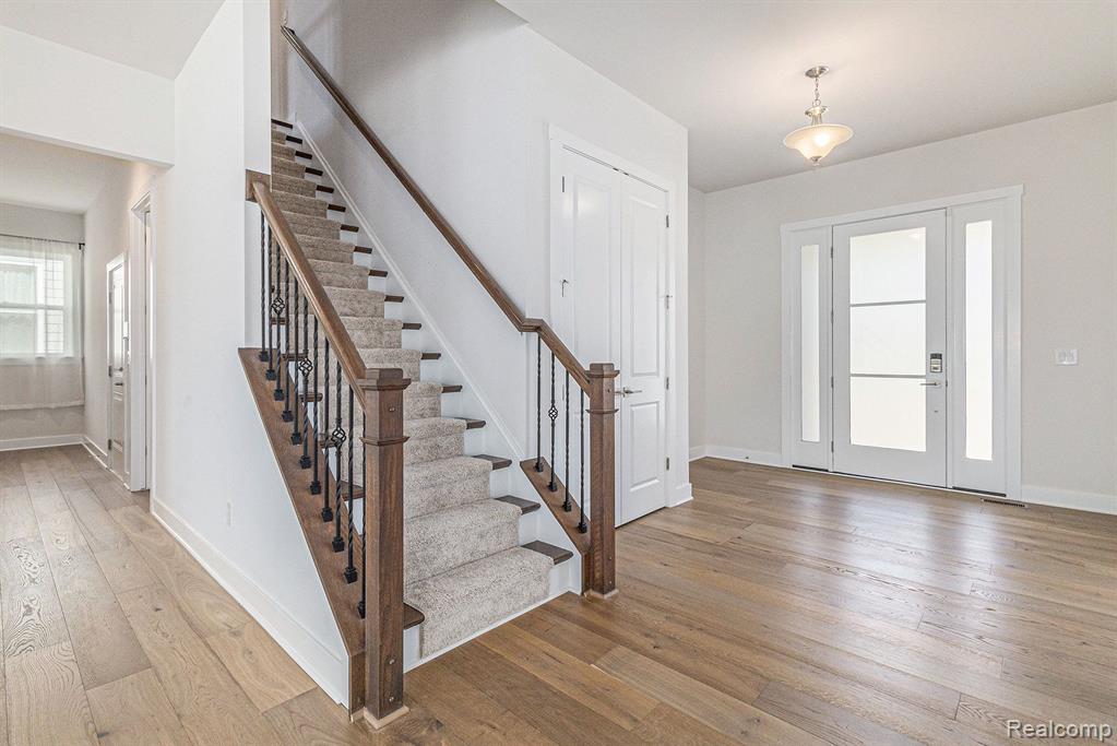 611 PINE Circle, Ann Arbor, MI 48105 — Photo 5