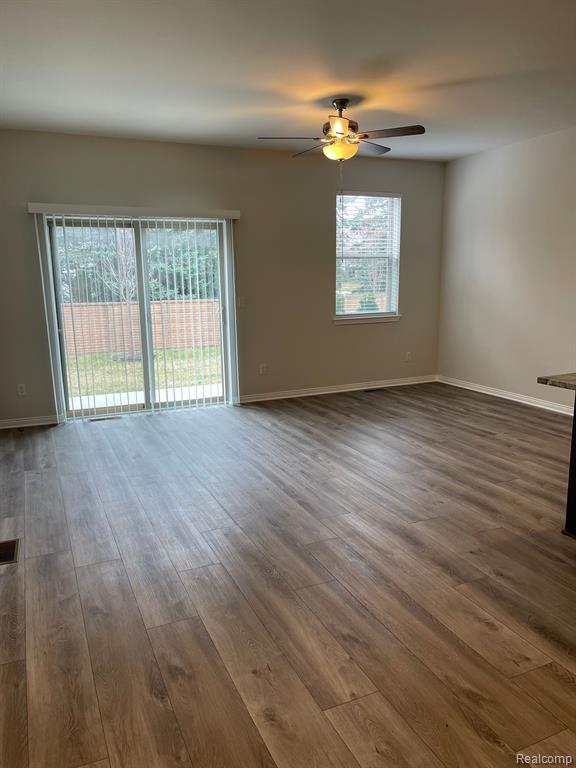 4156 SECLUDED PINES DR, Sterling Heights, MI 48314 — Photo 5