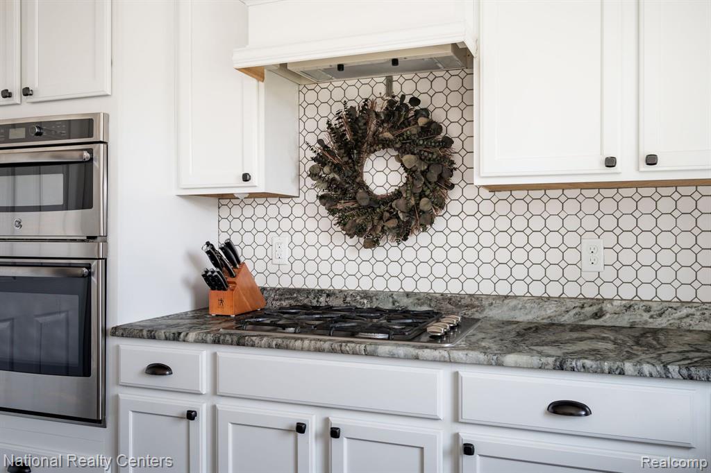 527 SOUTHSHORE Drive, Oxford, MI 48371 — Photo 17