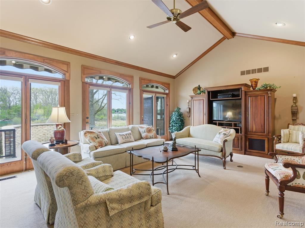 23 Chateaux Du Lac, Fenton, MI 48430 — Photo 9
